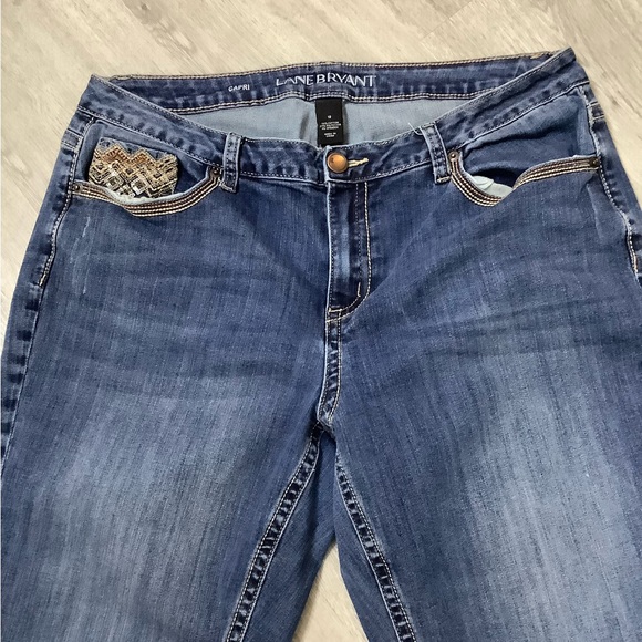 ❤️Lane Bryant Blue Denim Capris Pants Sz 18 Preowned Embellished Back Pockets - Picture 11 of 11